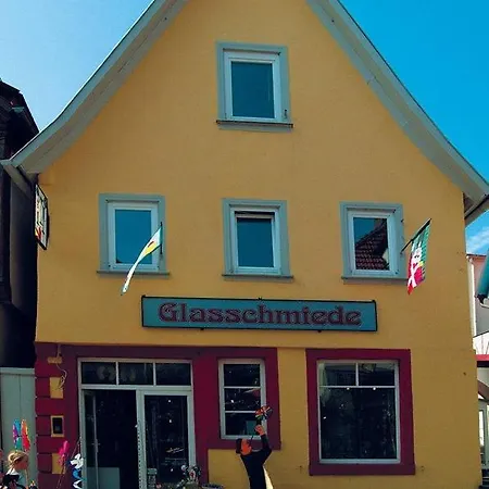 Omas-stubb-das-komfort-dz-mit-balkon-im-herrenhaus